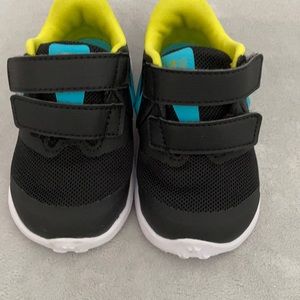 Nike toddler sneakers size 4